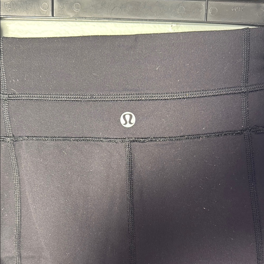 Black Straight Leg Leggings Lululemon - Picture 3 of 5